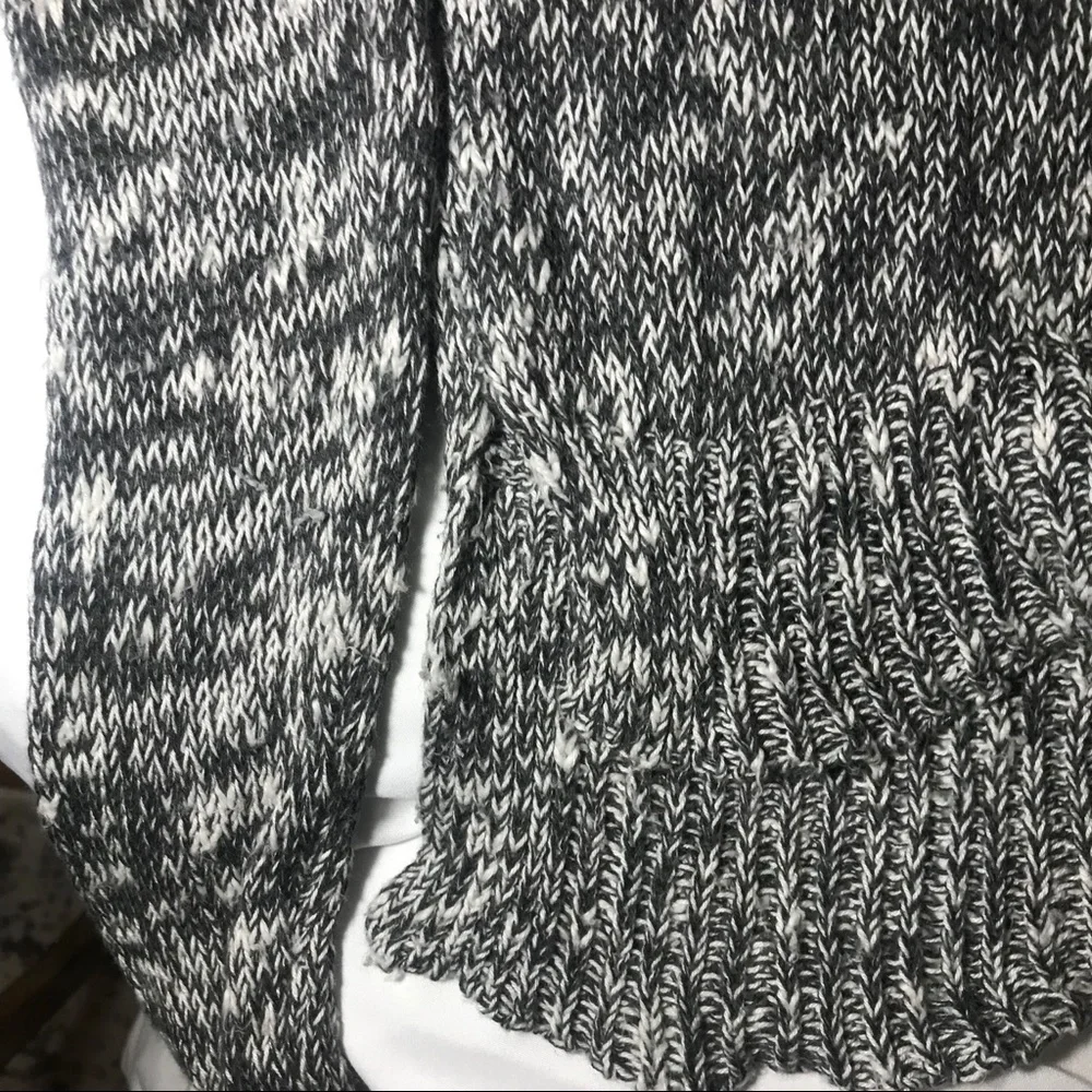Gray and White Marled V-Neck Sweater Abercrombie size Medium/Large